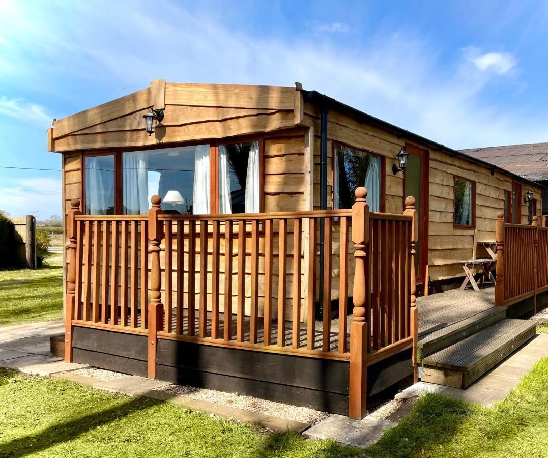 Poplar Log Caravan Apartment Kirkby on Bain